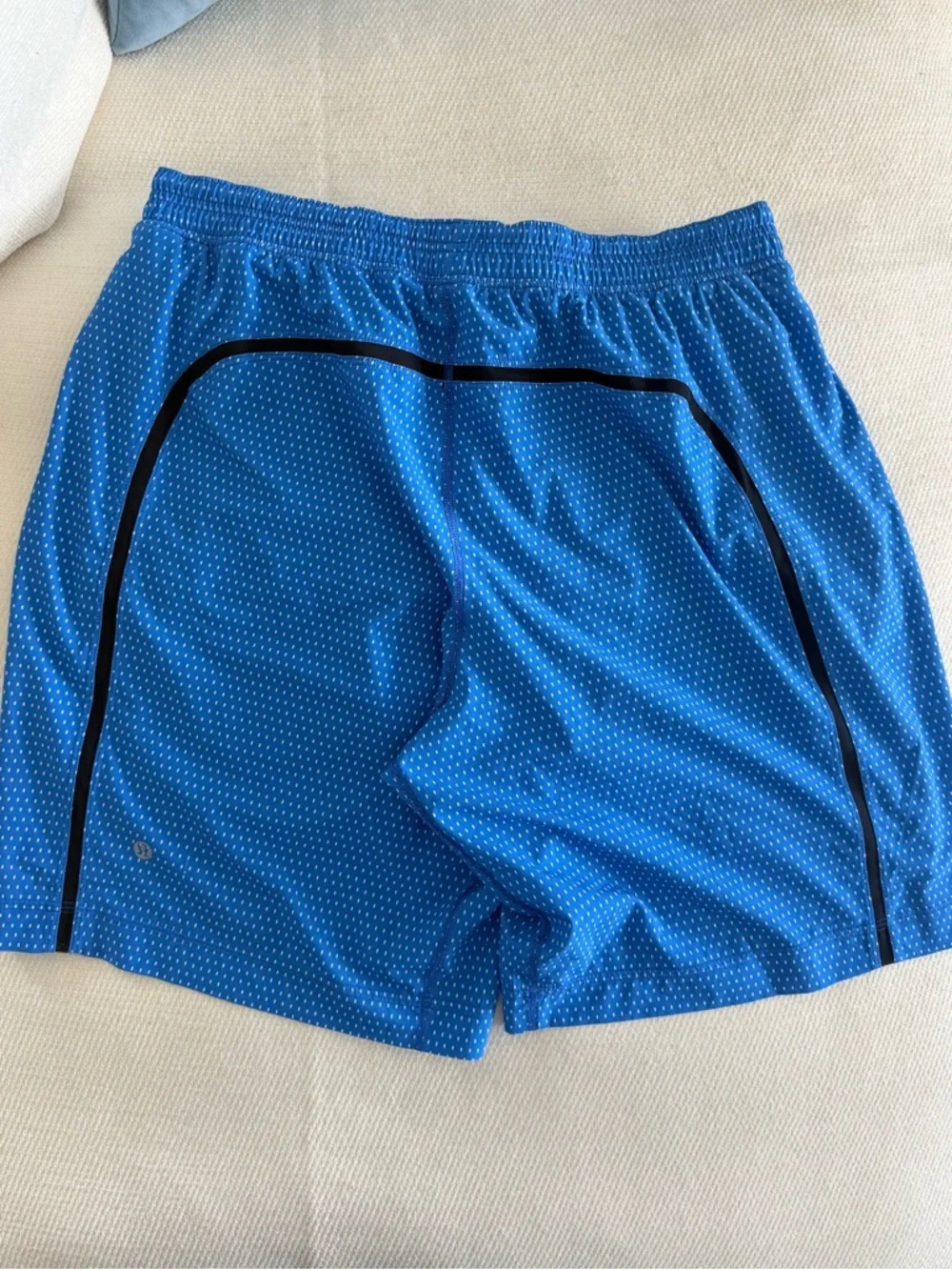 Men’s Lululemon Pace Breaker Lined Blue Dotted Shorts 9” - Picture 2 of 3